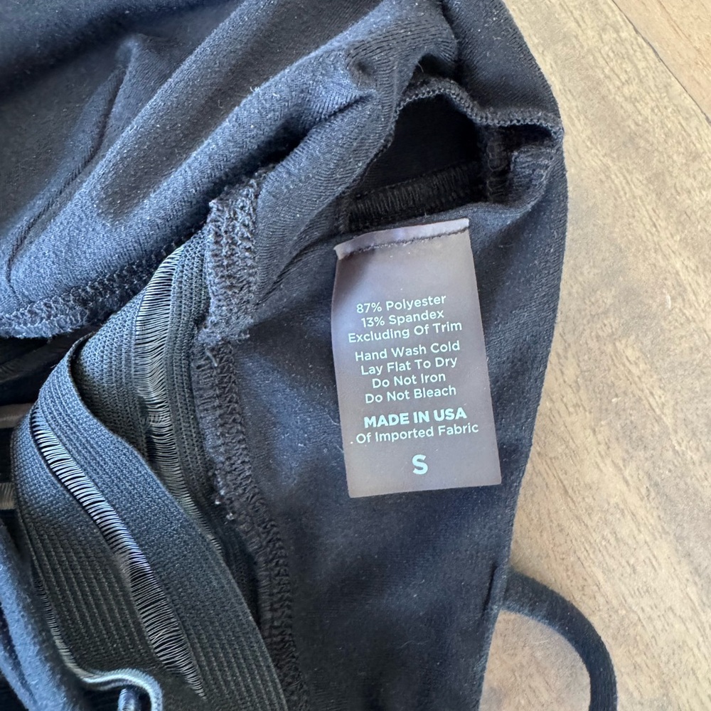 Bombshell Black Strappy Sports Bra - Picture 3 of 3